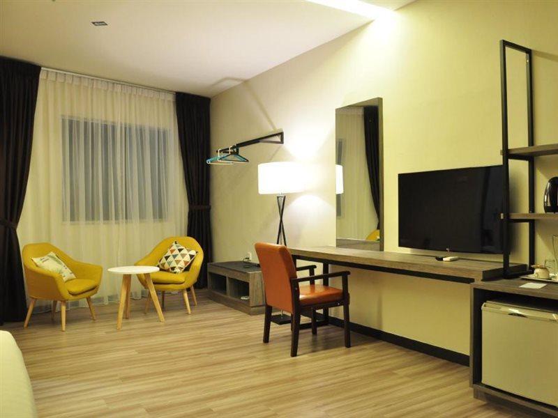 Frazel Inn Hotel Parit Buntar Extérieur photo