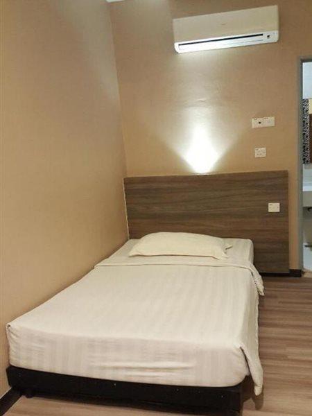 Frazel Inn Hotel Parit Buntar Extérieur photo