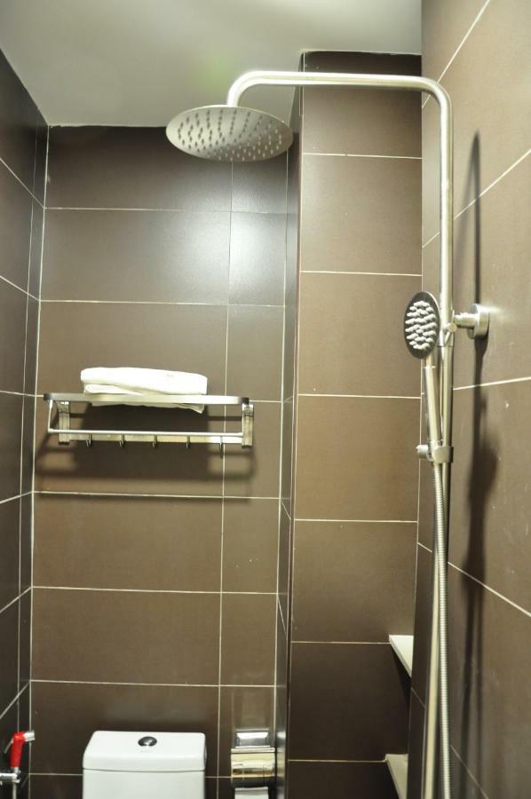Frazel Inn Hotel Parit Buntar Extérieur photo