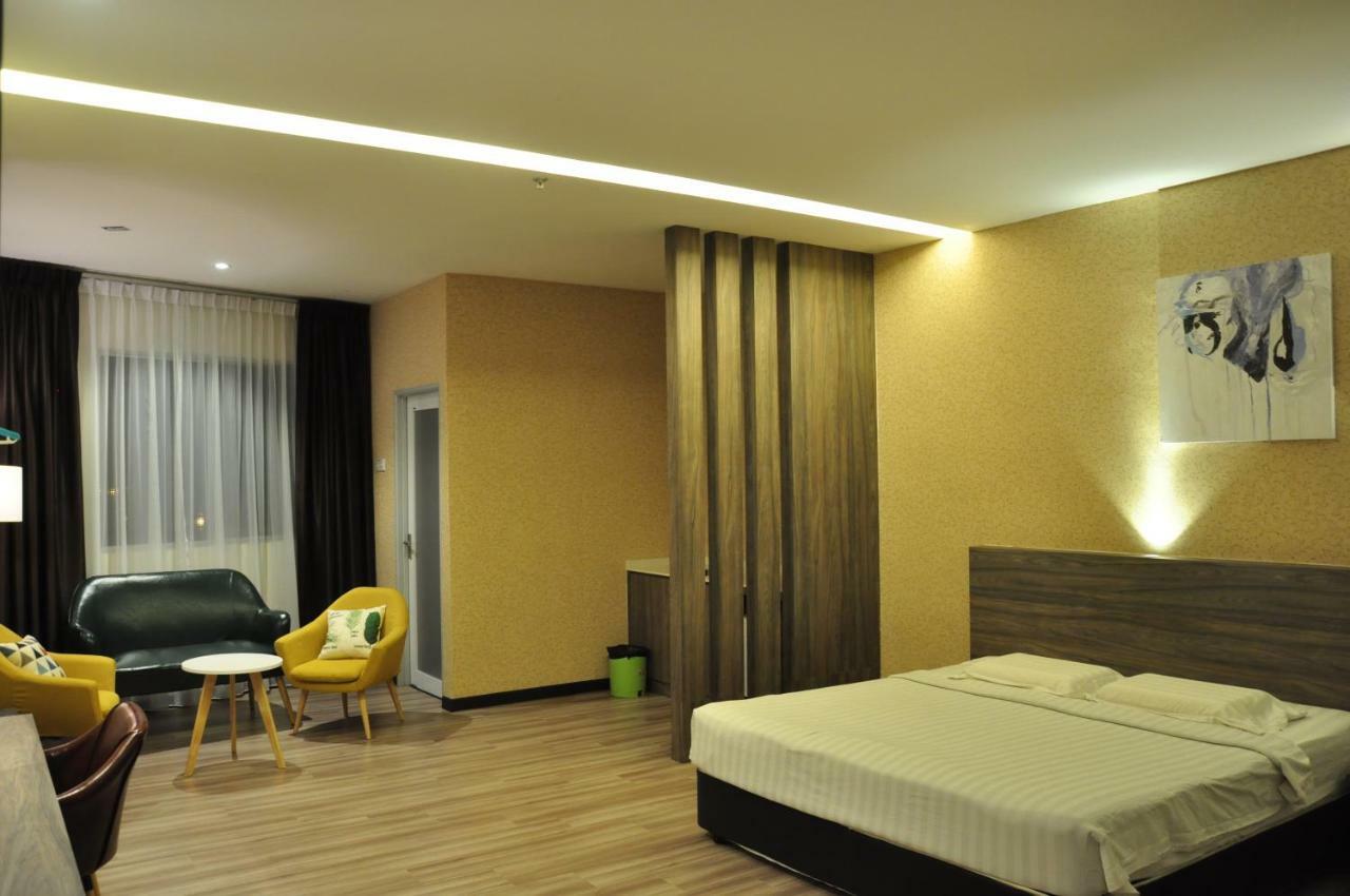 Frazel Inn Hotel Parit Buntar Extérieur photo