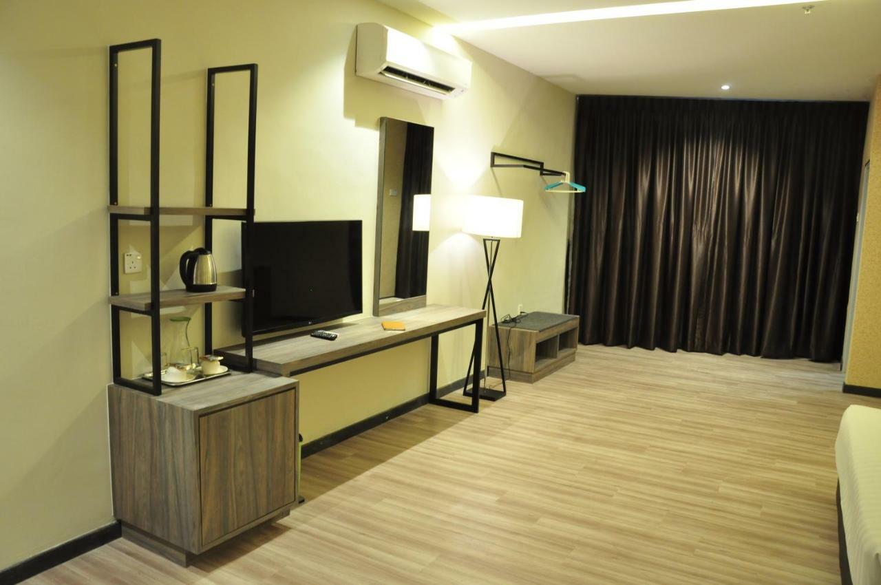 Frazel Inn Hotel Parit Buntar Extérieur photo