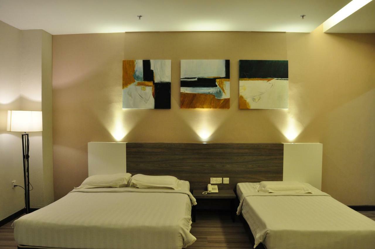 Frazel Inn Hotel Parit Buntar Extérieur photo