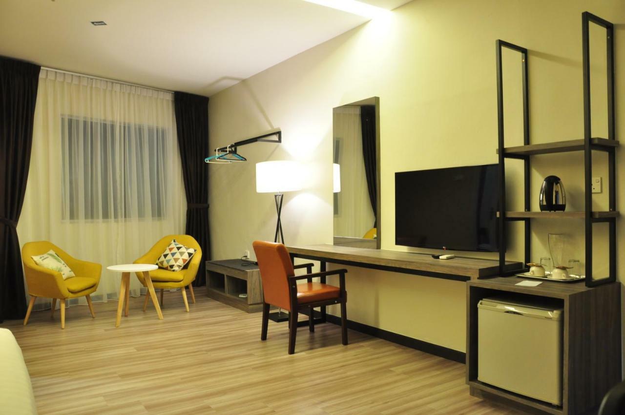 Frazel Inn Hotel Parit Buntar Extérieur photo