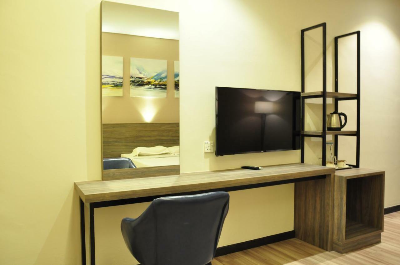Frazel Inn Hotel Parit Buntar Extérieur photo