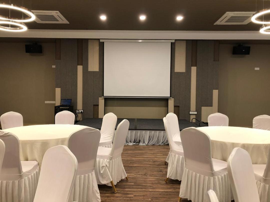 Frazel Inn Hotel Parit Buntar Extérieur photo
