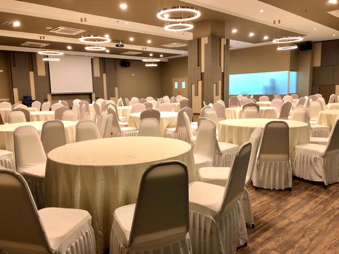 Frazel Inn Hotel Parit Buntar Extérieur photo