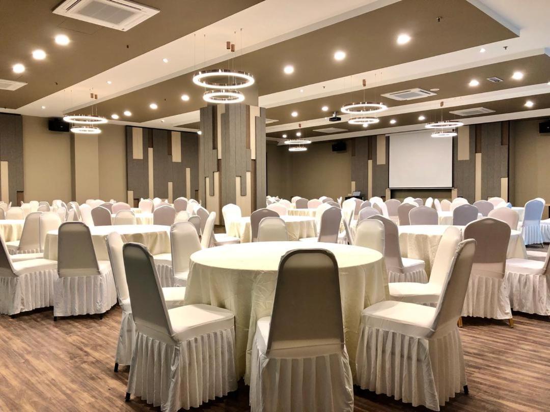 Frazel Inn Hotel Parit Buntar Extérieur photo