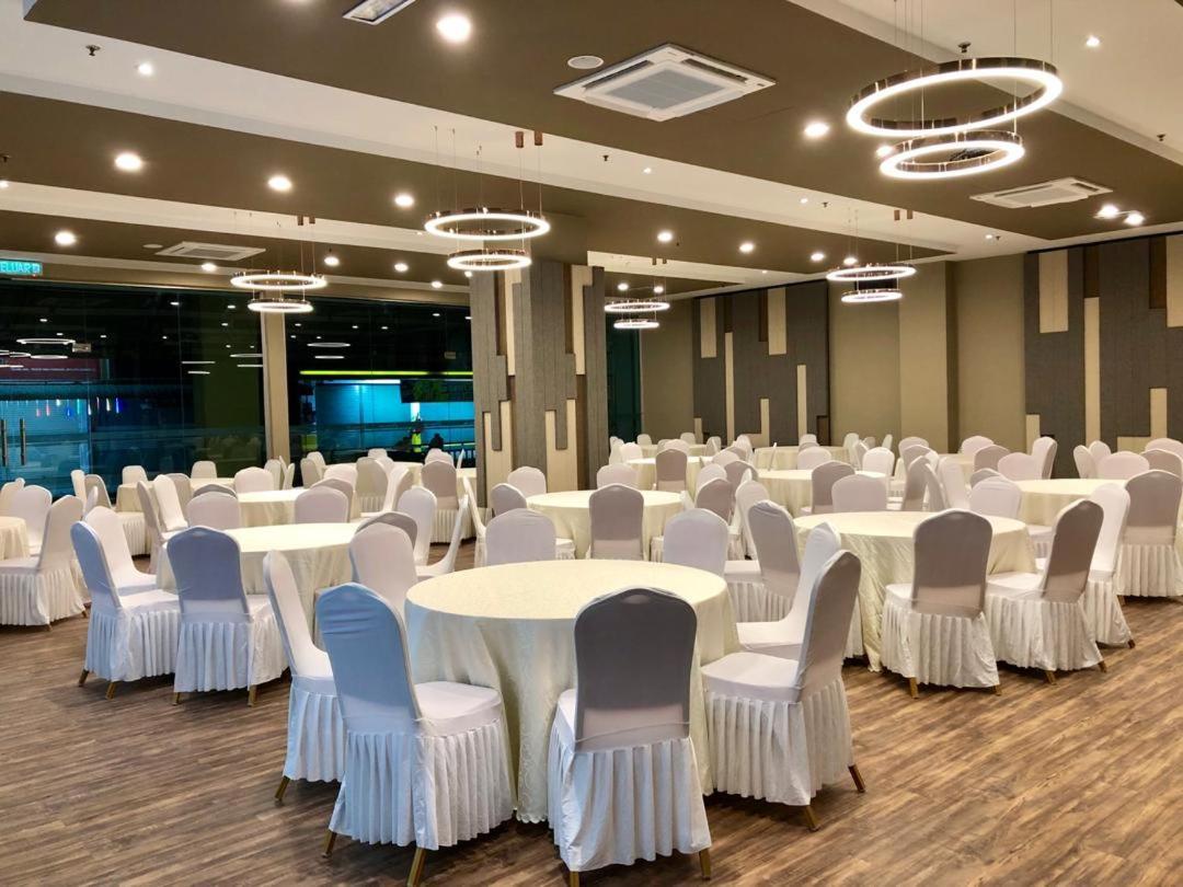 Frazel Inn Hotel Parit Buntar Extérieur photo